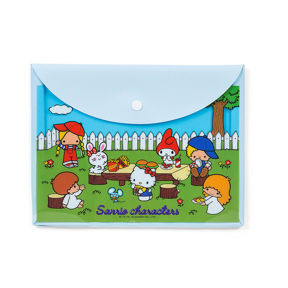 《Sanrio》SANRIO 70’S復古群星大集合系列A5文件袋(庭園野餐)