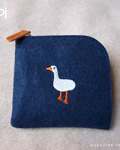 dpi設計插畫誌 :方型小動物刺繡零錢包:一比鴨鴨(藍底)