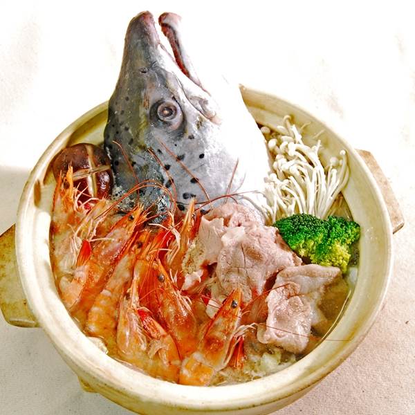 《鮮美家》和風石狩鮭魚頭鍋
